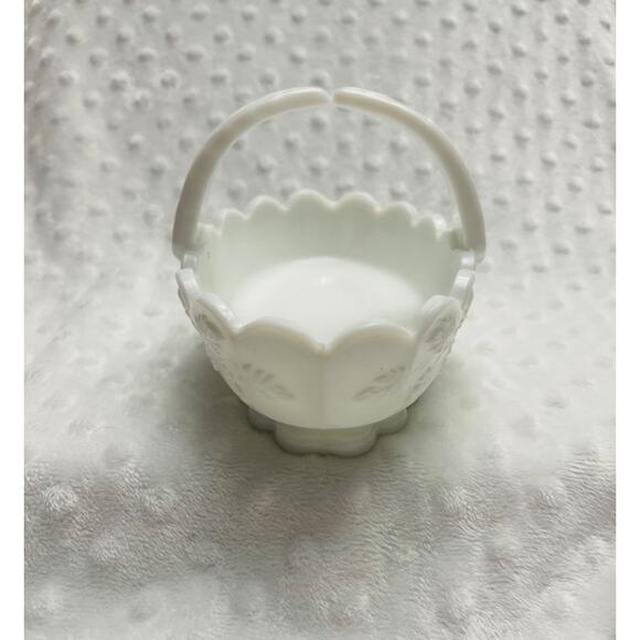 Vintage Westmoreland Milk Glass Split Handle Basket, Grapes & Vine Pattern 1960s - Picture 2 of 8